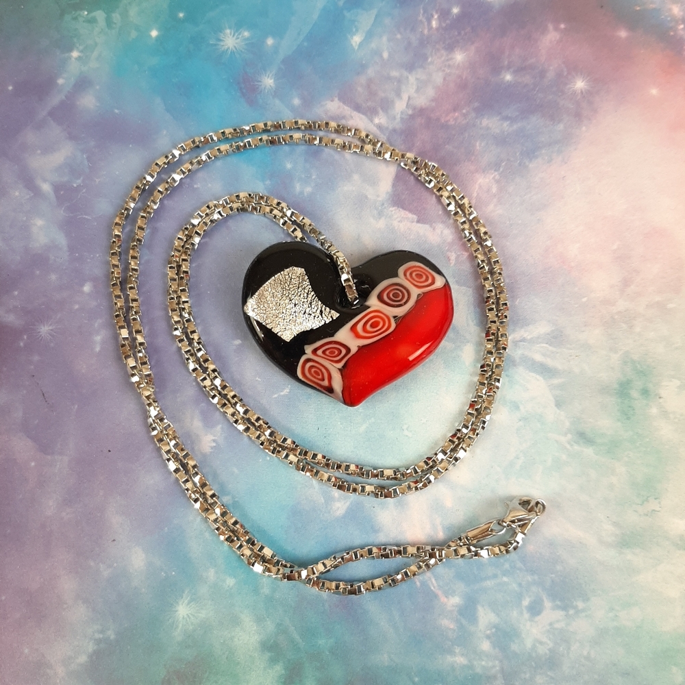 🛍Beautiful Murano Style Black Red White Glass Wavy Heart Pendant Necklace